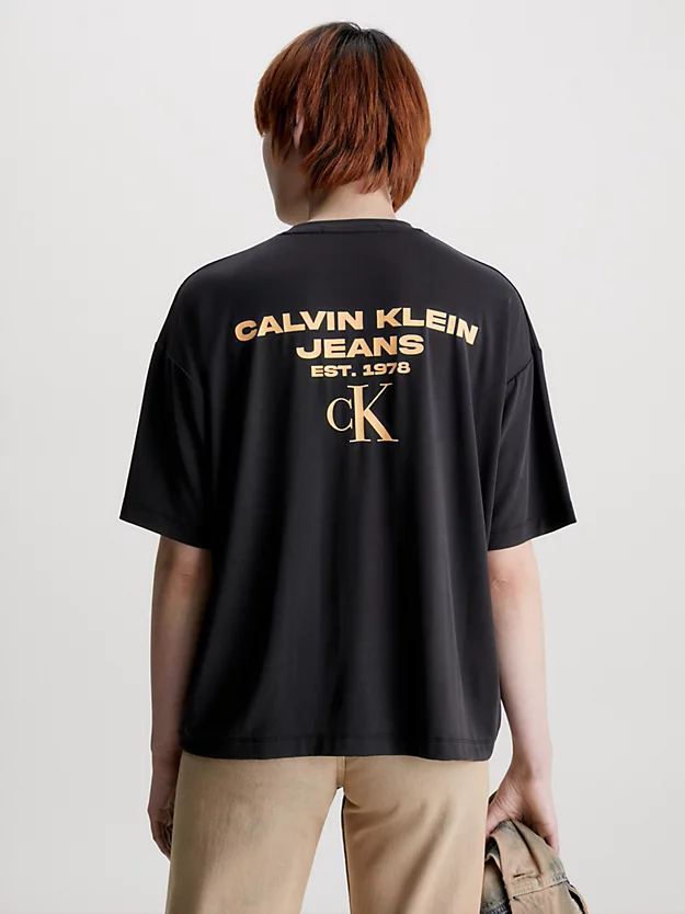 Calvin Klein T-shirt Oversize Con Logo Sul Retro 5 Calvin Klein T-shirt Oversize Con Logo Sul Retro - immagine 3