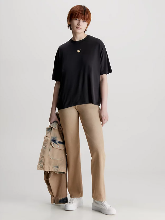 Calvin Klein T-shirt Oversize Con Logo Sul Retro 7 Calvin Klein T-shirt Oversize Con Logo Sul Retro - immagine 5